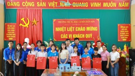 Mang tri thức và yêu thương đến trẻ em vùng cao