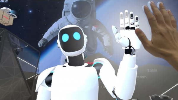 Bước vào gian hàng Viettel và… high-five với robot ảo AR