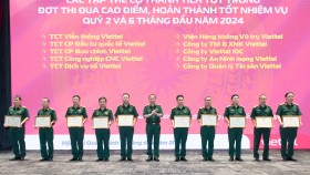 TCT VHT nhận bằng khen và cờ thi đua của Tập đoàn