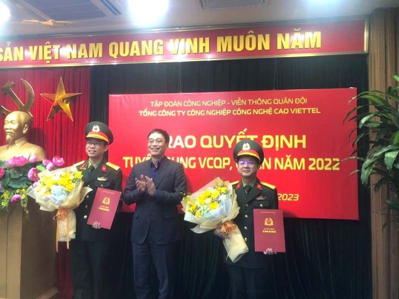 Trao quyết định tuyển dụng viên chức quốc phòng, quân nhân chuyên nghiệp