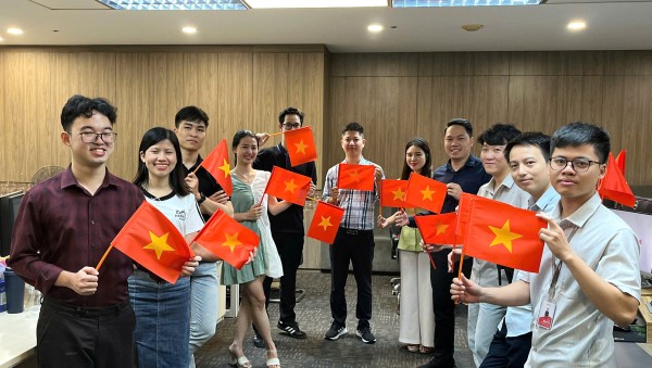 Rợp sắc đỏ Cờ Tổ quốc – VHT hiện hữu ngàn tự hào