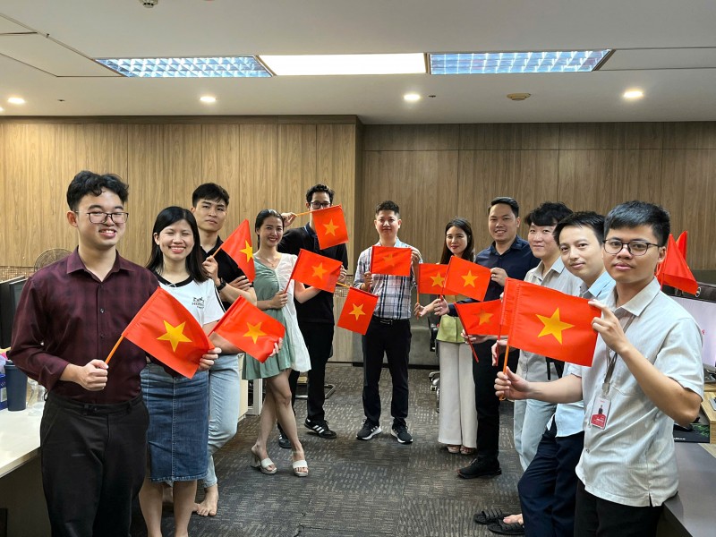 Rợp sắc đỏ Cờ Tổ quốc – VHT hiện hữu ngàn tự hào