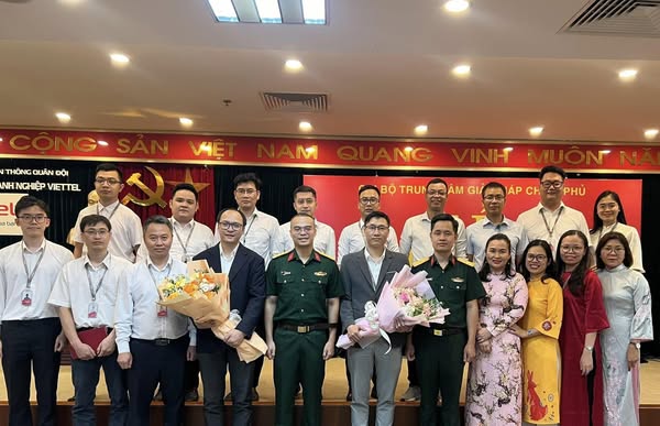 Tổ chức tập trung lễ kết nạp Đảng và các hoạt động trao thưởng cuối năm