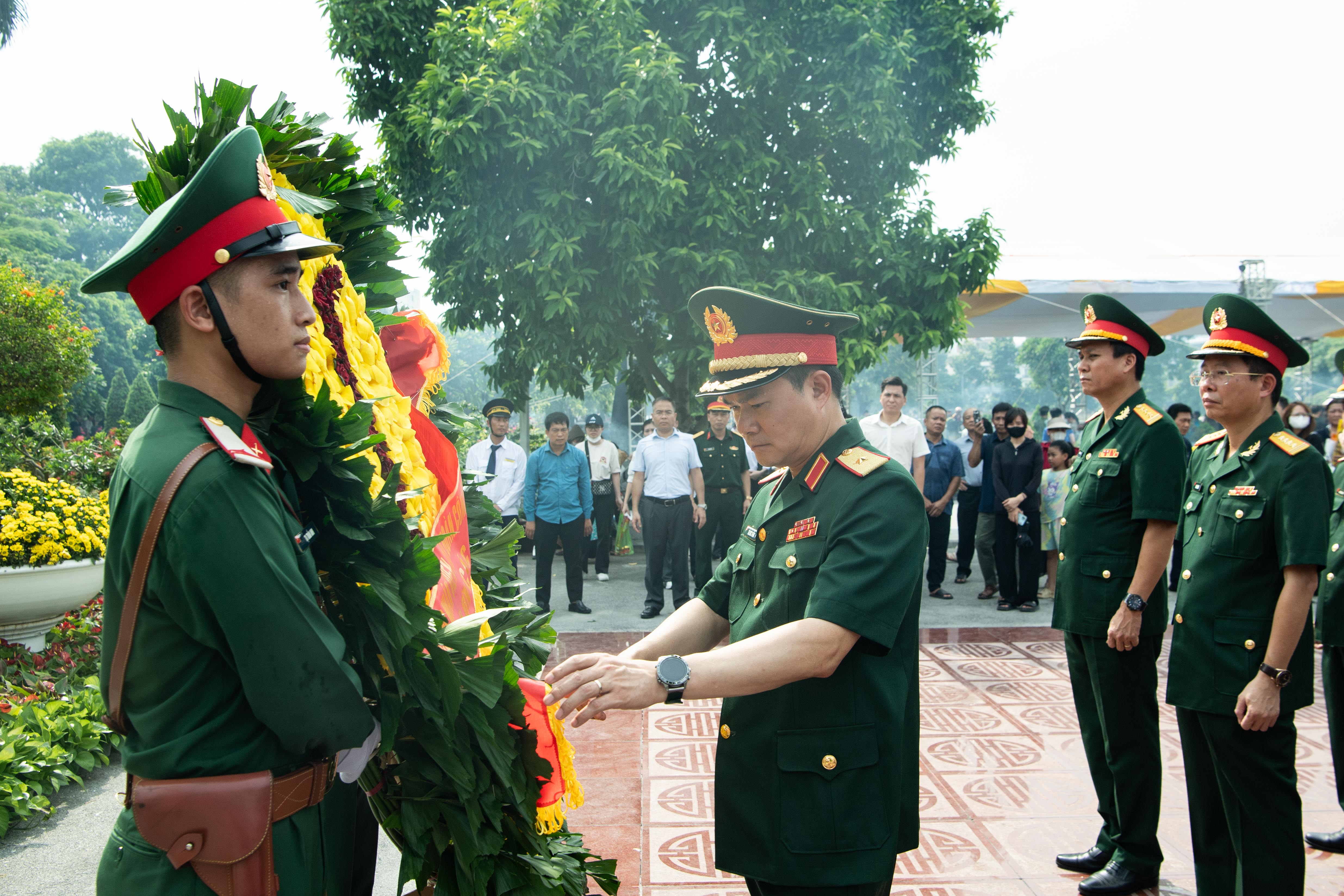 20240727 Lanh dao Tap doan vieng Lang Bac-10