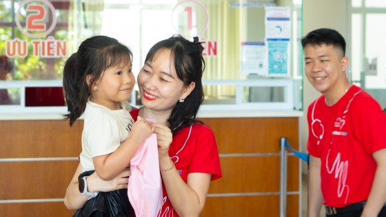 'Trái tim cho em là món quà quý giá với trẻ em vùng khó'