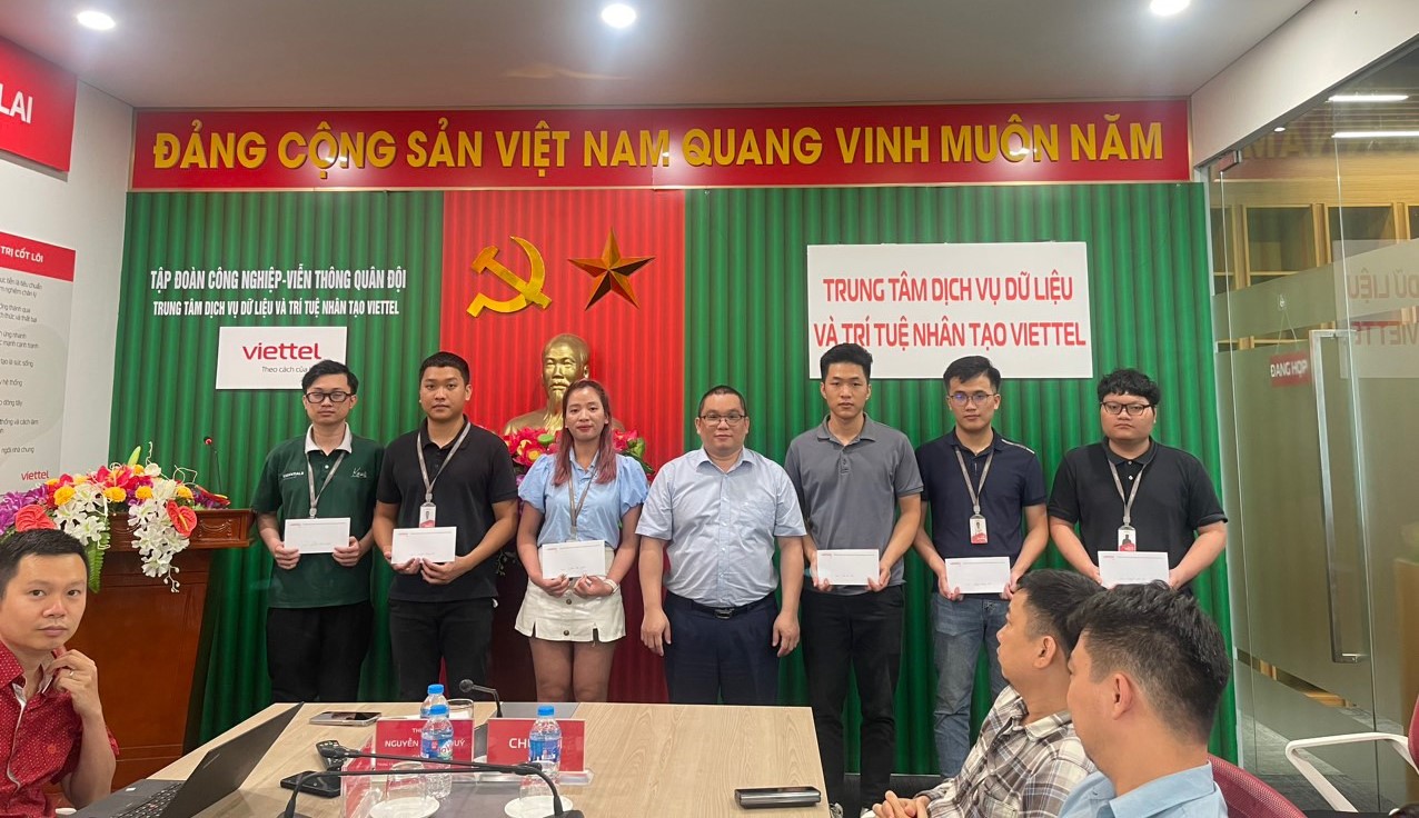 Trao thưởng cho cá nhân xuất sắc Viettel AI