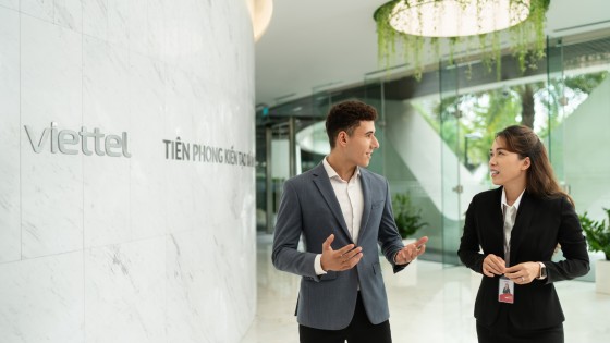 Vì sao My Viettel và Viettel Money chưa có phiên bản tiếng Anh?