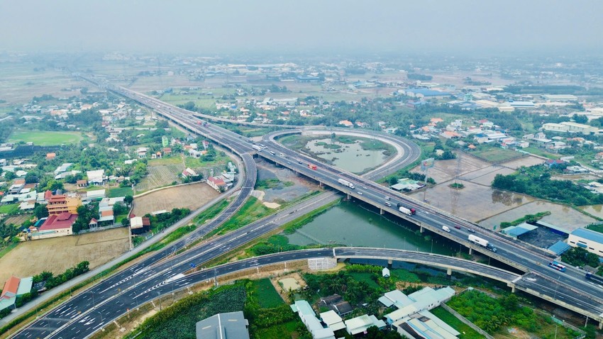 Việc triển khai ETC tại tuyến cao tốc Bến Lức - Long Thành góp phần nâng cao năng lực khai thác, giảm ùn tắc, tiết kiệm chi phí xã hội.